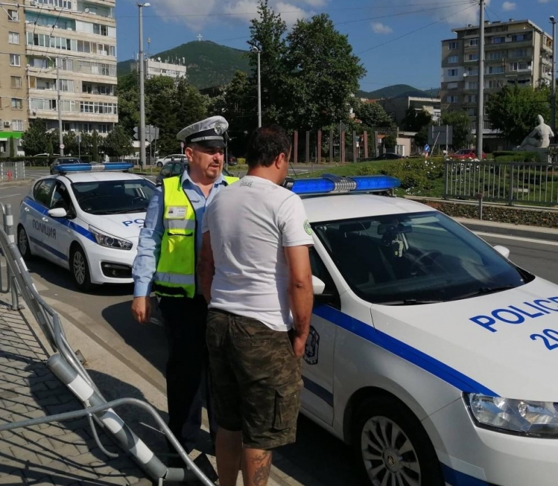 Катастрофа е станала в района на кръговото кръстовище на Розова