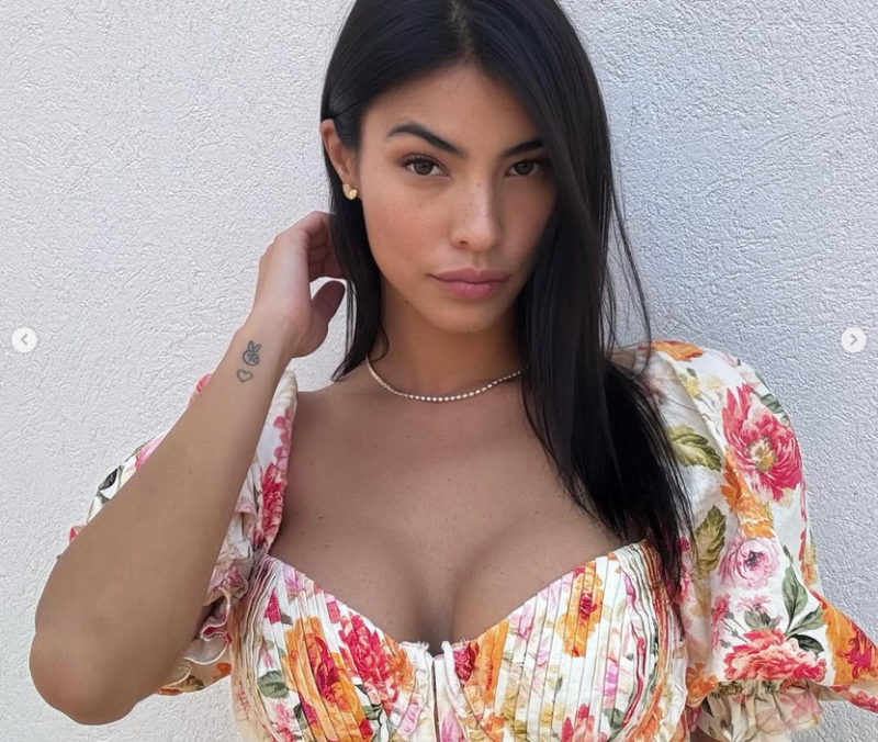 Половинката на бивша футболна звезда показа как поддържа убийственото си тяло /снимки/