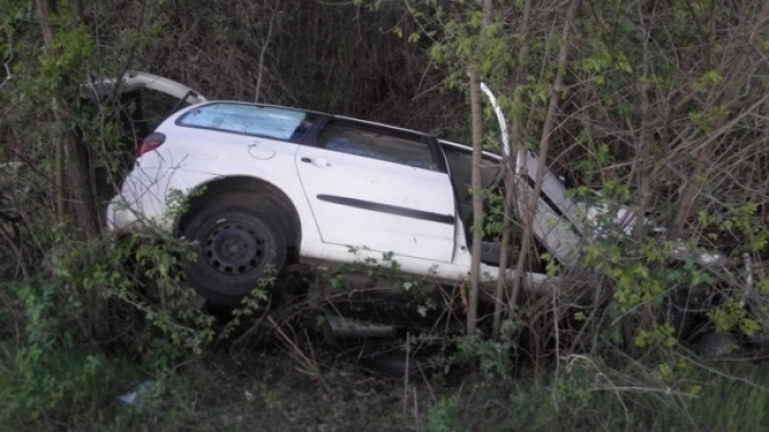 Пиян мъж катастрофира във Врачанско, научи BulNews.
Пътният инцидент е станал