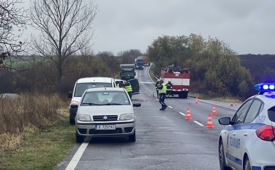 Катастрофирала кола вдигна накрак пожарникари и спасители от Монтанско съобщиха