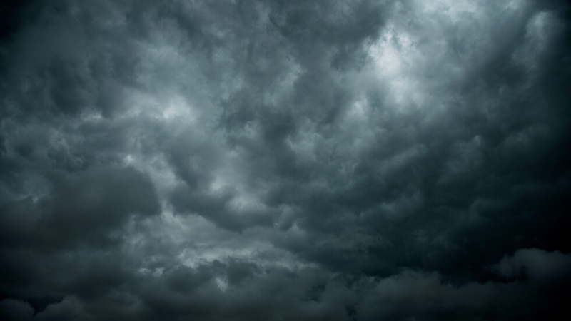 Най малко 20 души загинаха в Китай при буря в планина