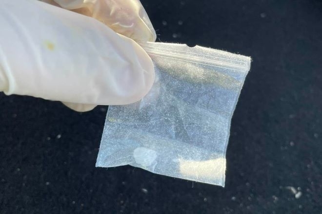 Млад мъж хвърли дрога пред очите на полицаи във Враца