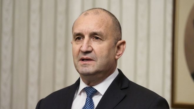 Още не е ясно колко точно президентски секретари и съветници