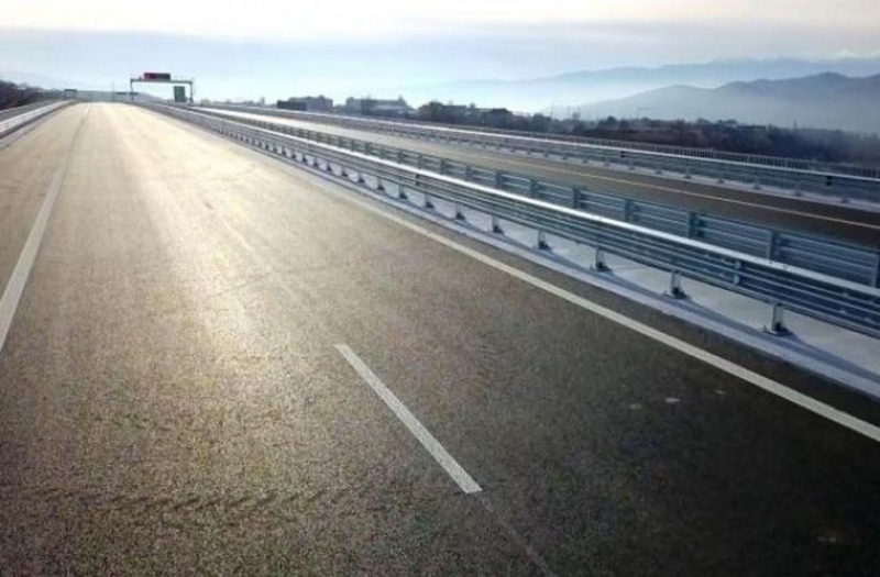 И днес продължават ремонтите на пожароизвестителната система и светофарнатаа уредба