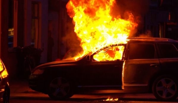 Лек автомобил БМВ е горял снощи в Берковица съобщиха от
