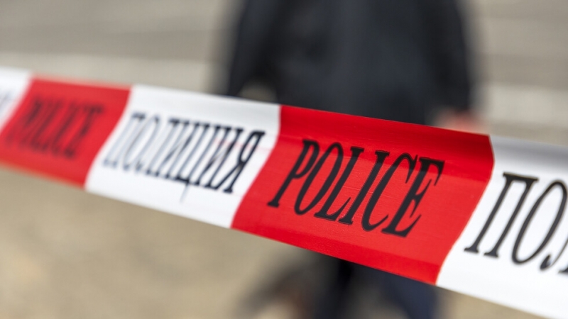 Полицията в Ботевград задържа трима а други петима са настанени в