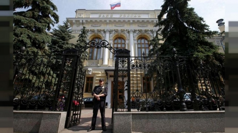 Руската централна банка обяви, че ограничава тегленията от банкови сметки,