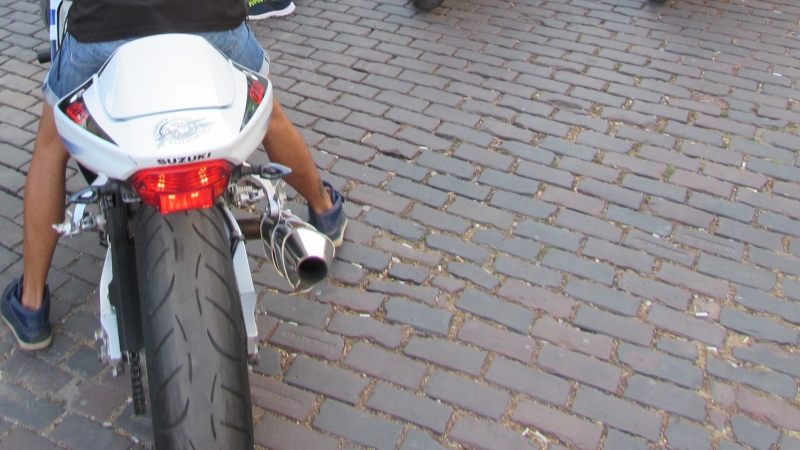 Вчера полицаи спипаха четирима мотоциклетисти да карат без книжки съобщиха