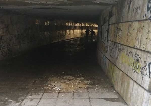 Момичета се оплакали на полицаите във Варна че са били