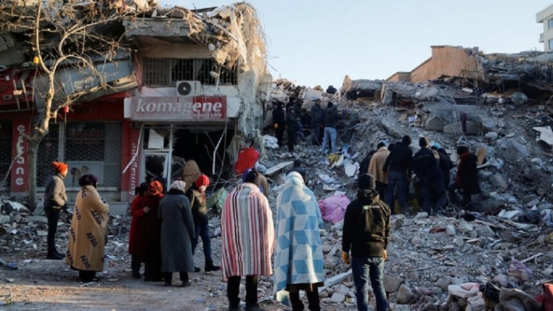 Най малко 11 хил са жертвите на опустошителните трусове разтърсили Турция