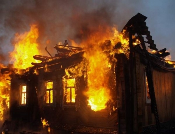Къща е горяла тази нощ край Враца съобщиха от МВР
