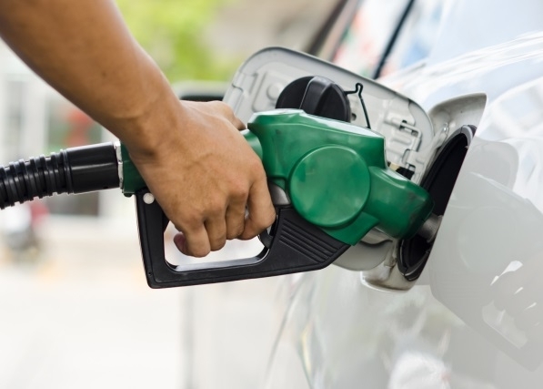 Високите цени на горивата в България изкараха хиляди хора на