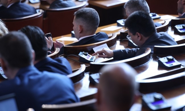 Депутатите одобриха проекта на решение за ускоряване процеса по обновяване