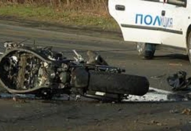 40 годишен мотоциклетист е загинал на място след като се забил