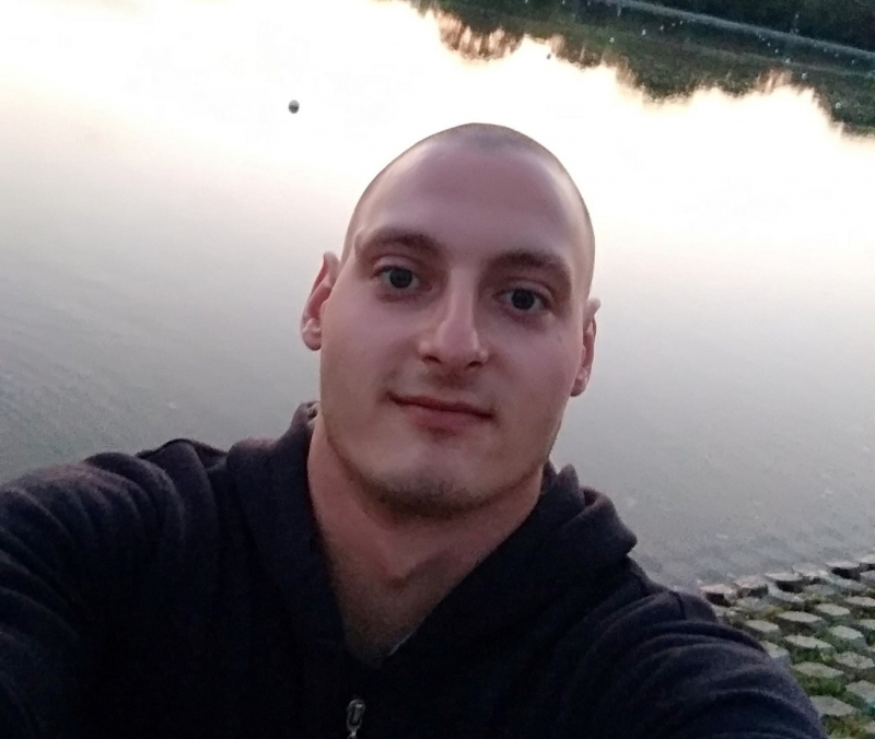 Доброто съществува! Млад мъж от Враца продава БМВ-то си, за да помогне на онкоболен приятел /снимки/