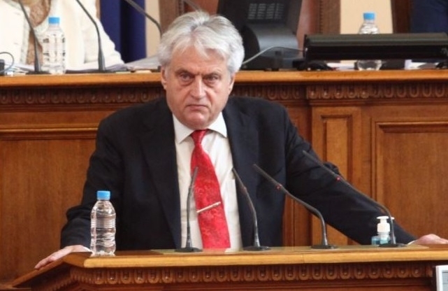 С аплодисменти бяха посрещнати в парламента битите младежи по време