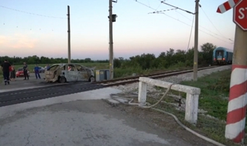 Лек автомобил се самозапали и изгоря след като премина на