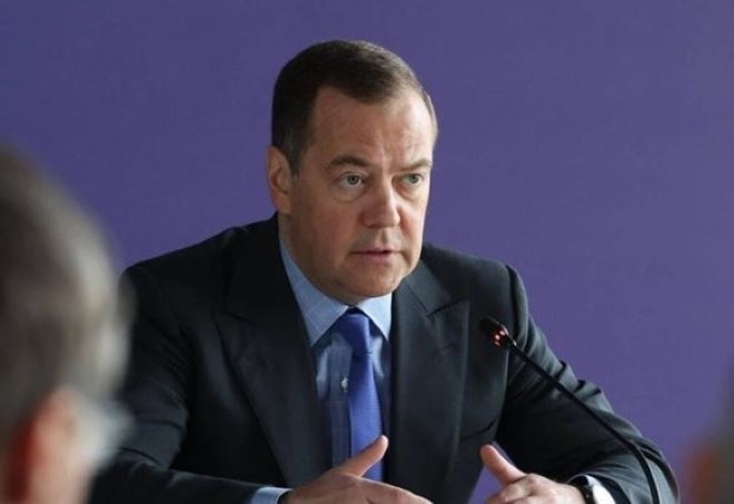 Медведев към САЩ: Приемете сериозно ядрените предупреждения на Русия