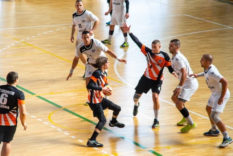 Младите хандбалисти на Локомотив Мездра загубиха като домакини от Спартак