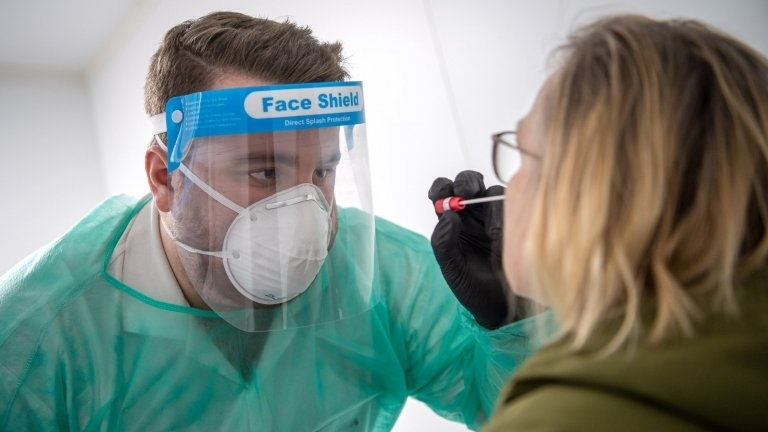 От днес България въвежда задължителен PCR тест за влизане в