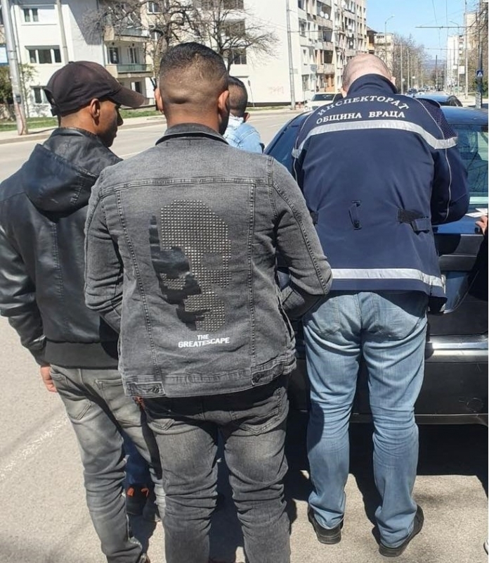 Глобиха нарушители които разлепвали рекламни брошури във Враца съобщиха от