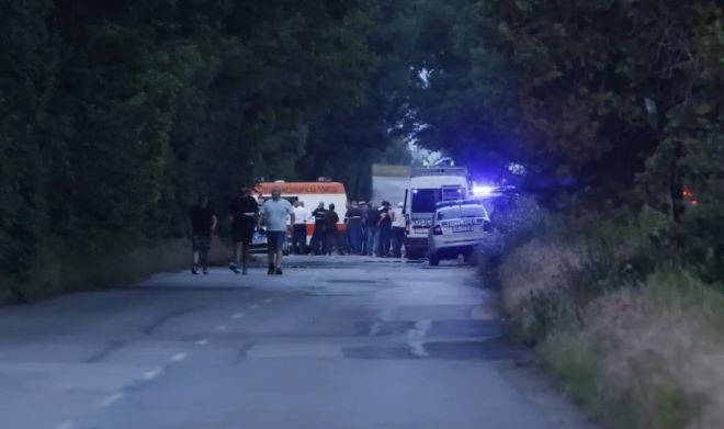 След катастрофата с автобус и две коли от гонка остава