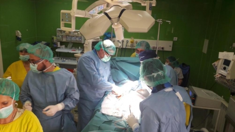 Лекари сами събраха необходимите пари за да спасят възрастен човек