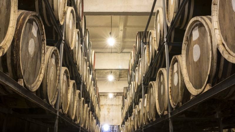 Липси на 319 241 литра бели и червени вина установиха