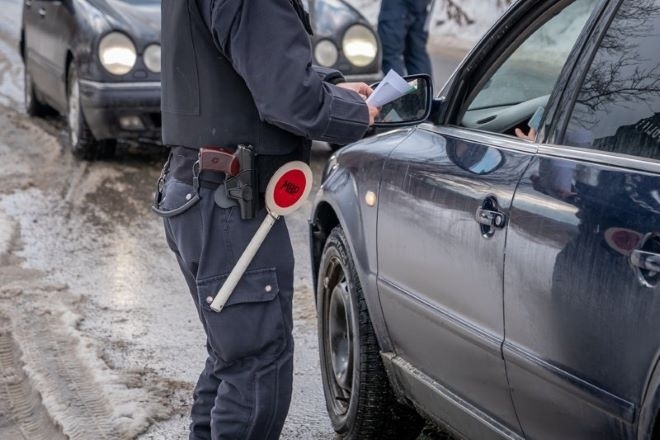 Спипаха пореден младеж с пълнител за вейп с канабис в