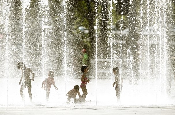 През нощта ще бъде ясно и почти тихо съобщиха от