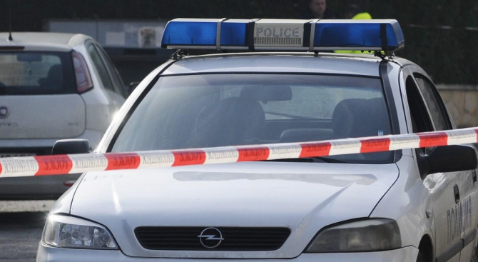 57 годишен мъж и 87 годишната му майка са намерени мъртви в