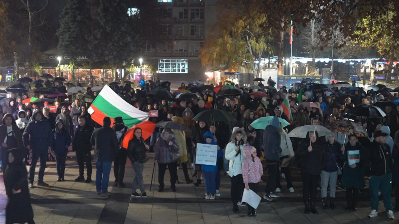 Протести се проведоха в няколко града в страната снощи  Недоволни се