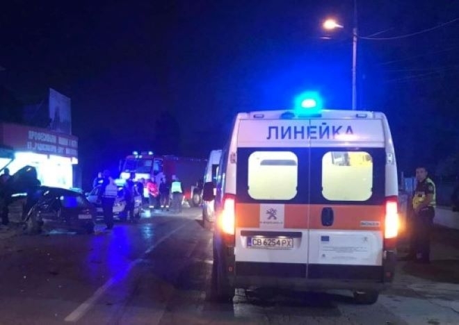 Катастрофа между две коли е станала снощи в село Згориград,