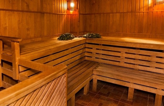 Полицай от Стокхолм арестува укриващ се престъпник след като двамата