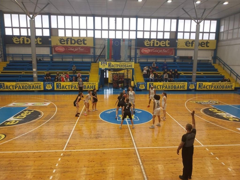 В среща от петия кръг на А група първа четворка