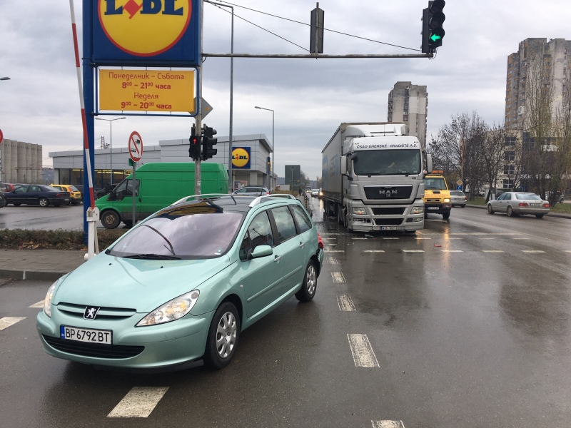 МВР потвърди новината на BulNews за катастрофата с ТИР до автогарата във Враца