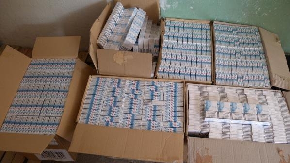 Бандити изкараха от склад в Лом бус с 69 мастербокса