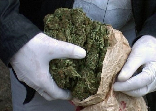 Служители на реда са намерили канабис в колата на монтанчанин