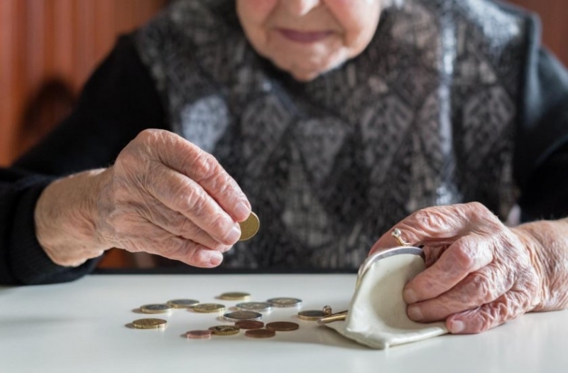 861 лв. е средната пенсия за осигурителен стаж и възраст за 2023 г.