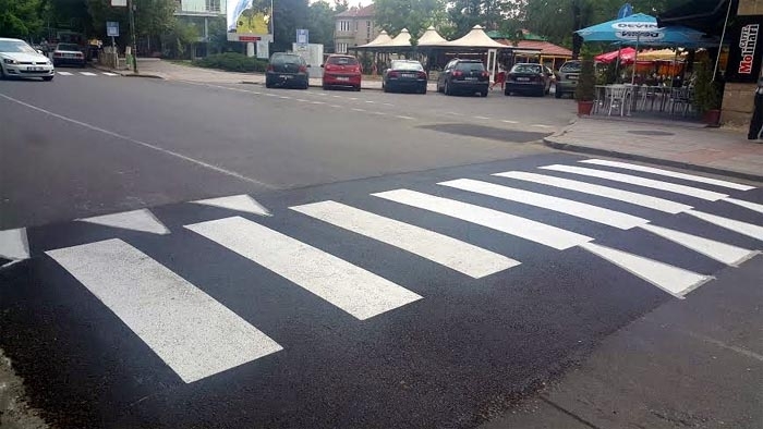 Изграждат 11 повдигнати пешеходни пътеки в Берковица съобщиха от местната