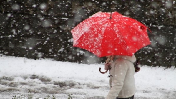 През следващото денонощие под влиянието на средиземноморският циклон Албена преминаващ