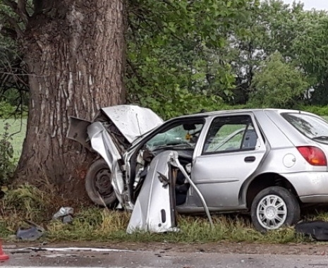 Непълнолетно момиче е катастрофирало с колата на своя приятелка която