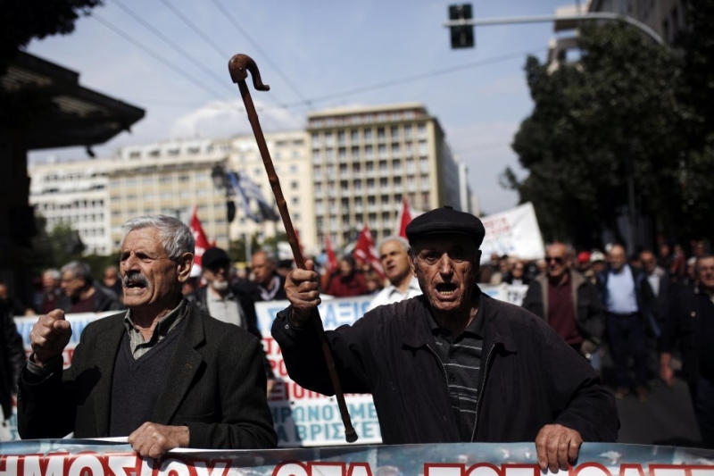 Стотици пенсионери излязоха по улиците на Атина днес с искане