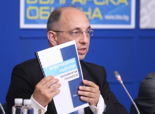 Николай Василев: Управляващите харчат като в ултрапопулистки соц