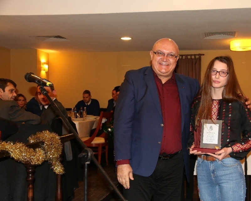 Състезателката на СК Борба самбо джудо със старши треньор Пламен