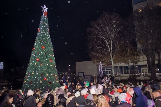 Община Мездра излезе с тазгодишната Коледно Новогодишна програма  
1 декември Тържествено откриване