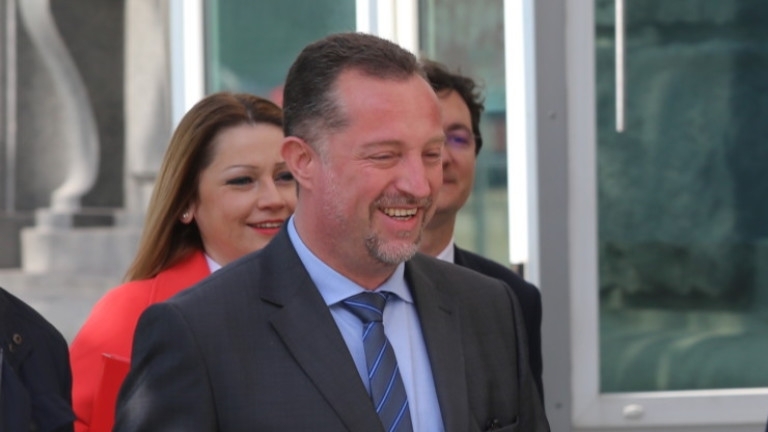 Няма топла връзка между БСП и президента и със сигурност