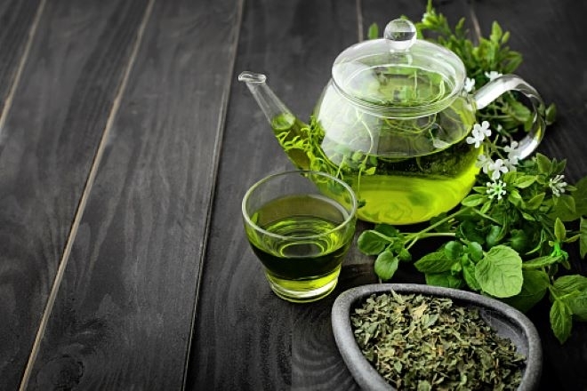 Антиоксидантните свойства на зеления чай помагат за детоксикация на тялото, засилват метаболизма,