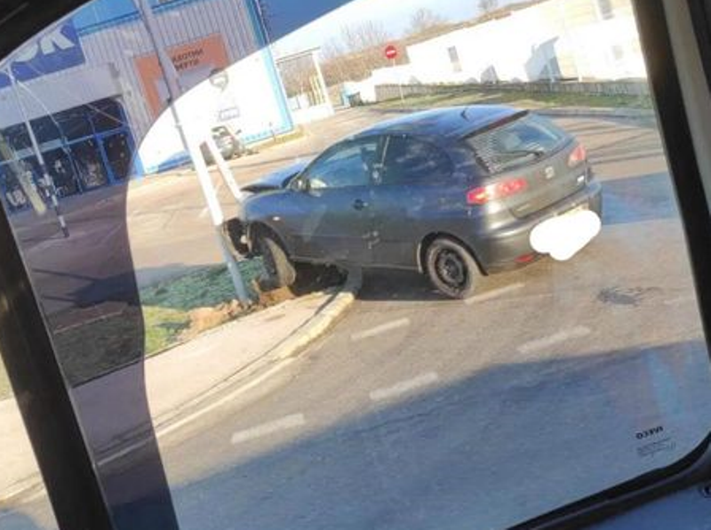 Шофьор се удари в стълб във Видин видя BulNews Пътният инцидент