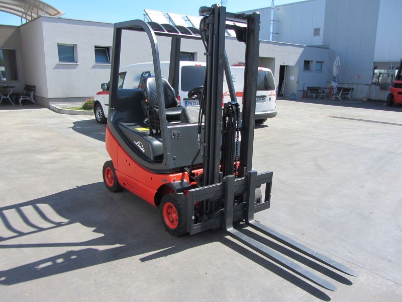 Мотокар се обърна и уби на място собственика си в